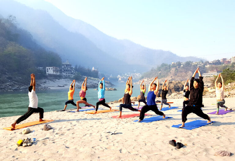 200-hours-hatha-yoga-teacher-trainin-india